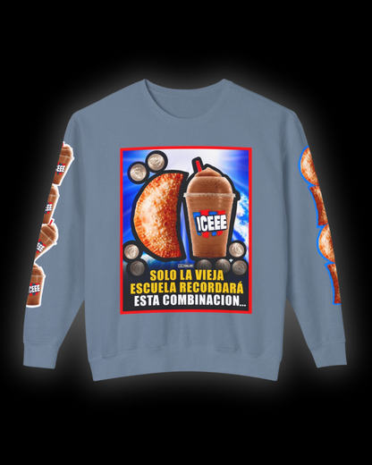 UNA EMPANADILLA Y UN ICEE Crewneck Sweatshirt